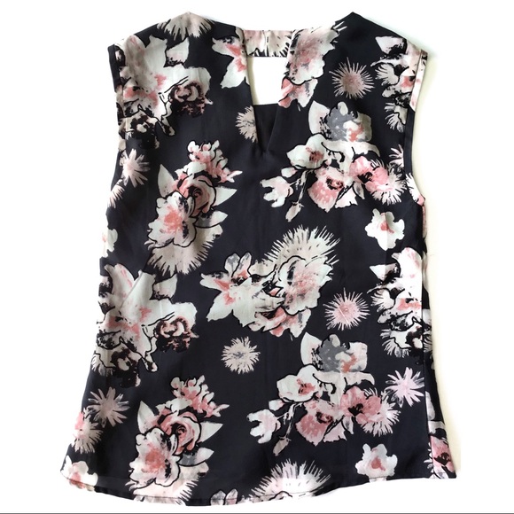 DEX THE SUIT SHOP NY | SLEEVELESS FLORAL BLOUSE - Picture 3 of 7